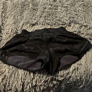 Lululemon Hotty Hots size 4 length 2.5 inches